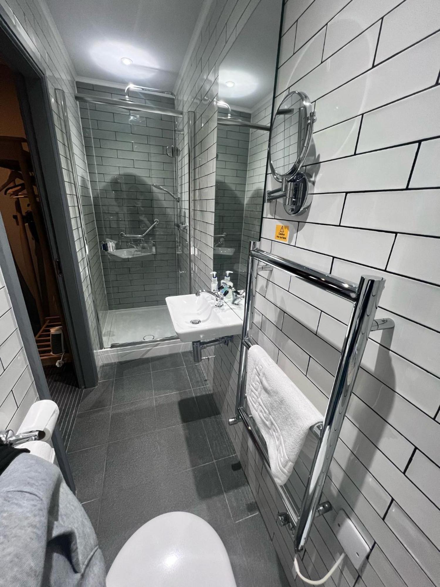 The New Hobbit Hotel Rooms هاليفاكس المظهر الخارجي الصورة